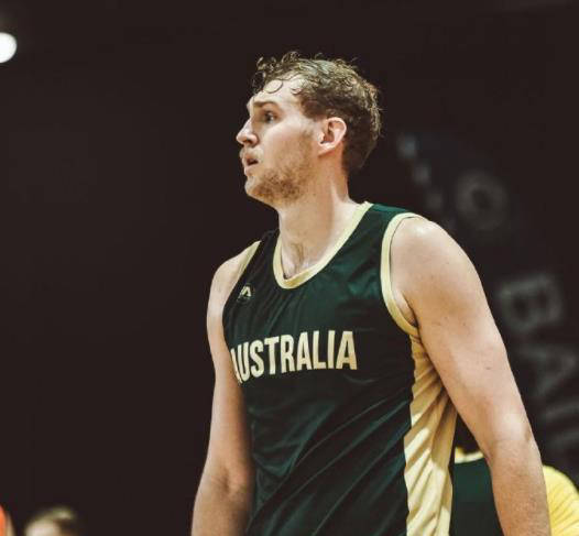 ac米兰-澳大利亚男篮完胜火箭，威斯布鲁克完成帽子戏法