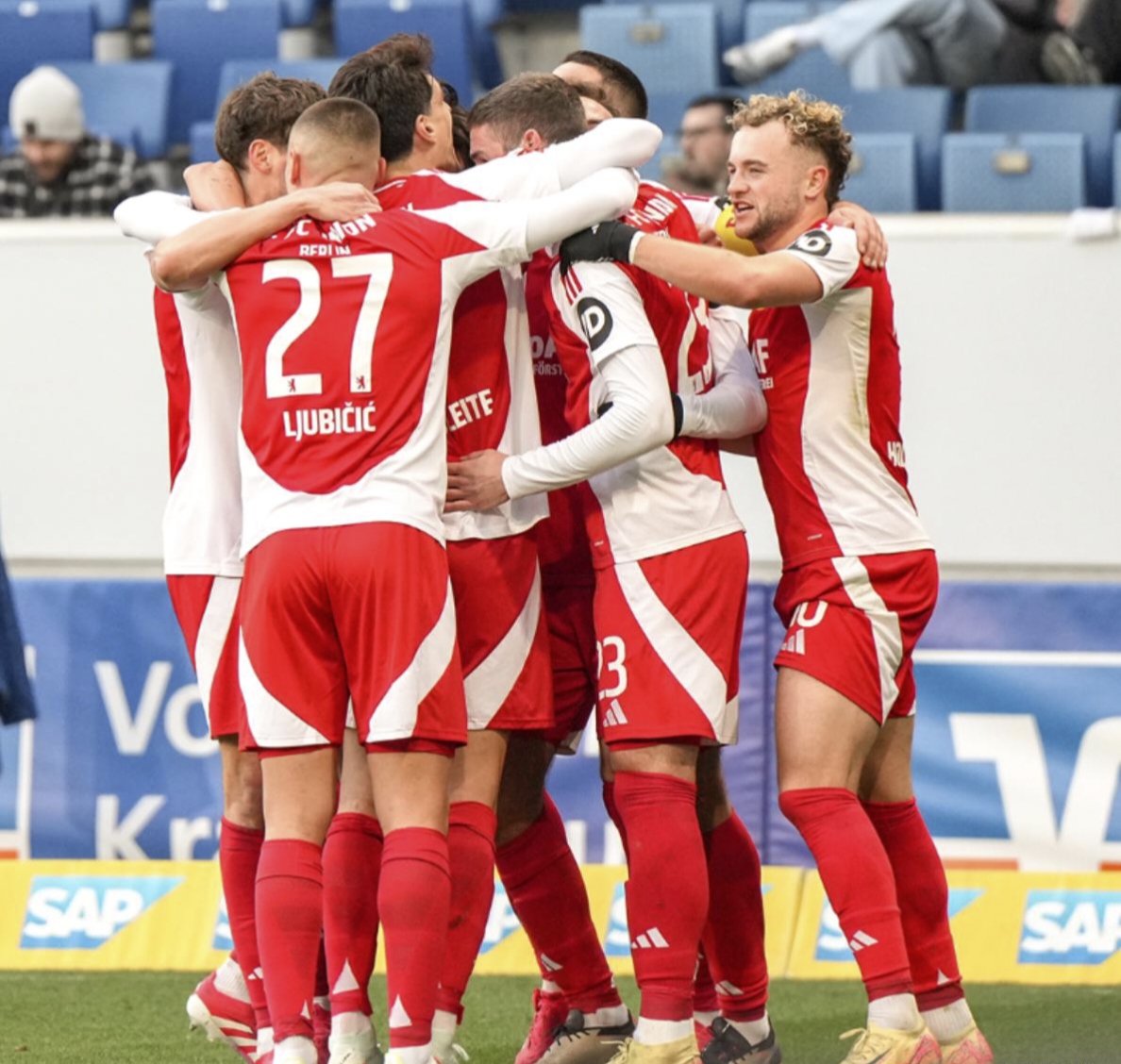 柏林联合击败劲敌，豪取三分