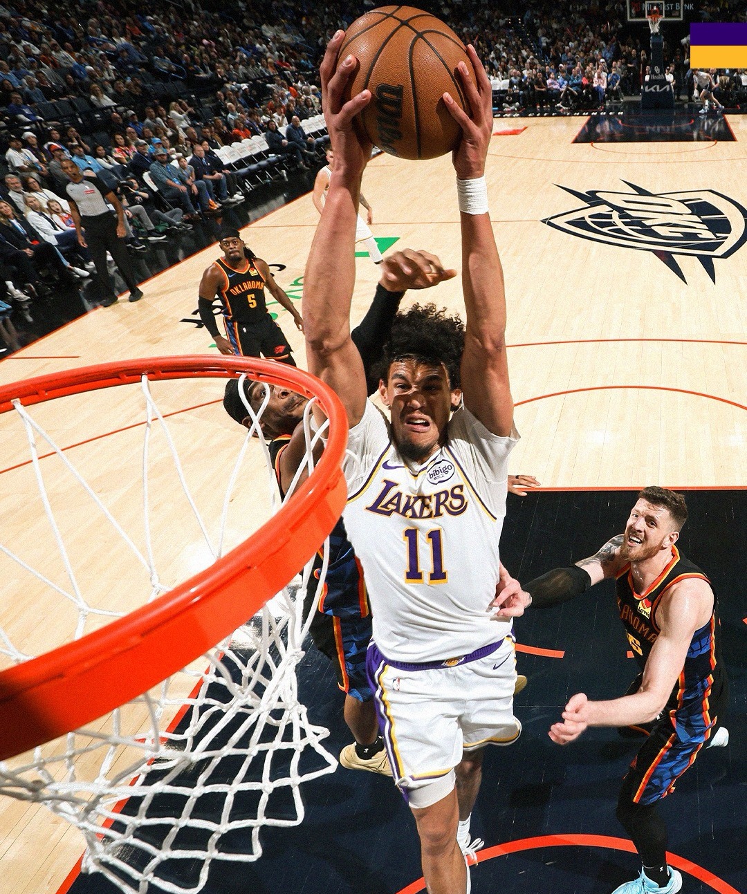 包含湖人鏖战凯尔特人B队，乔治·希尔爆发神勇的词条