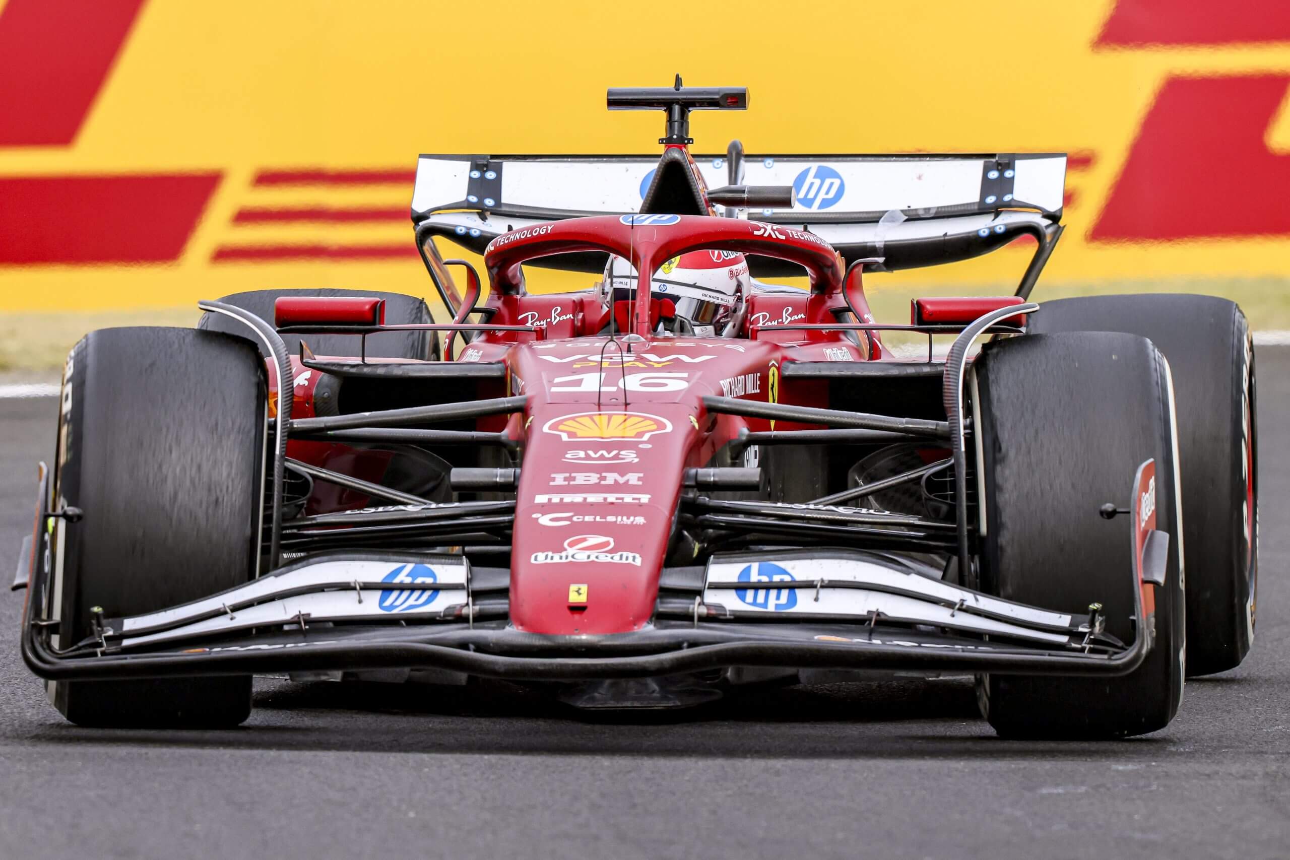 关于雷诺车队鏖战梅赛德斯，勒克莱尔点燃赛场的信息