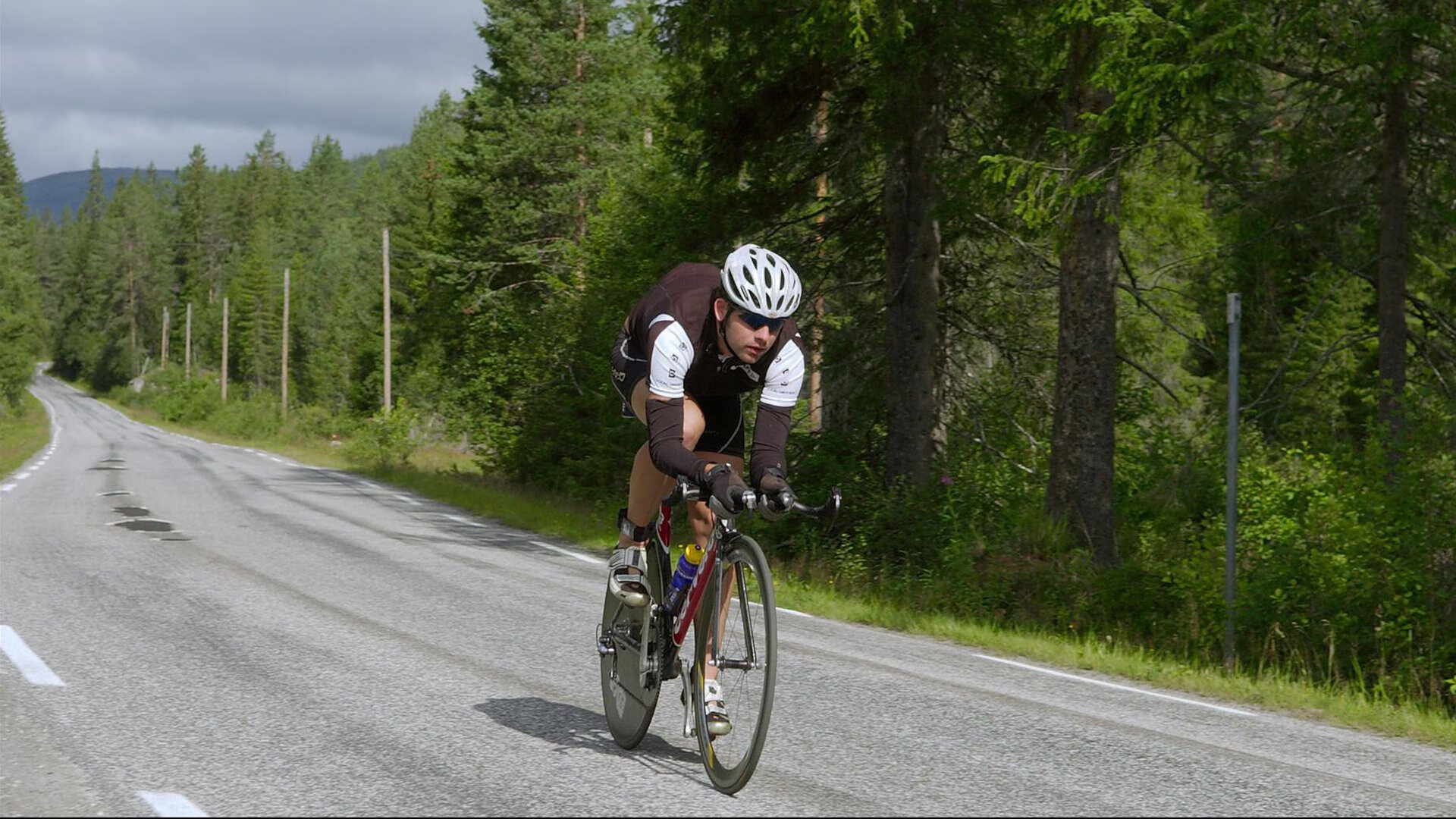 乒坛震撼夜,波兰黑马横扫德国巨人,张本智和惊艳四座技惊全场